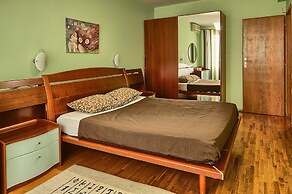 Baratero City Corner II Apartment