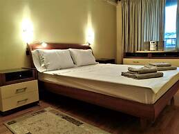 Baratero City Corner II Apartment