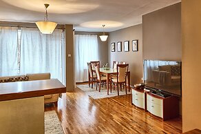 Baratero City Corner II Apartment