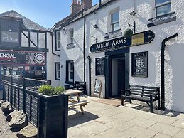 Airlie Arms Hotel