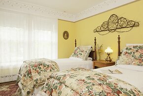 Golden Stage Inn B&B