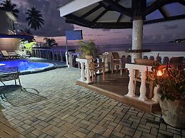 The Drake Seaside Apartment