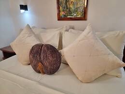 The Drake Seaside Apartment