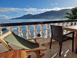 The Drake Seaside Apartment