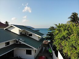 The Drake Seaside Apartment