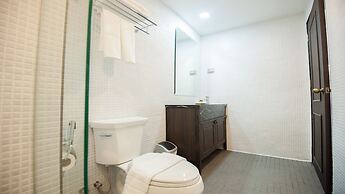 B2 Riverside Premier Hotel