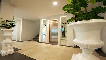 B2 Riverside Premier Hotel