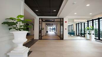 B2 Riverside Premier Hotel