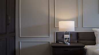 B2 Riverside Premier Hotel