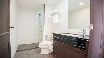 B2 Riverside Premier Hotel