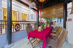 Bougain Villeas Homestay