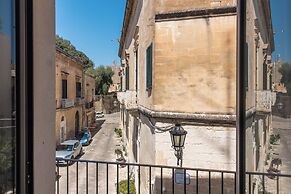 ARCO VECCHIO URBAN SUITE by EPOCA COLLECTION