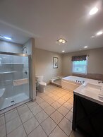 Pictured Rocks Inn & Suites