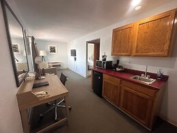 Pictured Rocks Inn & Suites