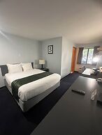 Pictured Rocks Inn & Suites