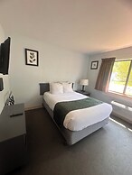Pictured Rocks Inn & Suites