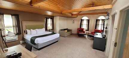 Pictured Rocks Inn & Suites