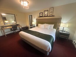 Pictured Rocks Inn & Suites