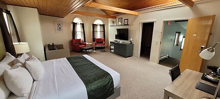 Pictured Rocks Inn & Suites