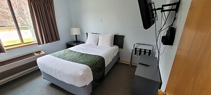 Pictured Rocks Inn & Suites