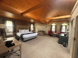 Pictured Rocks Inn & Suites