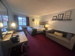 Pictured Rocks Inn & Suites