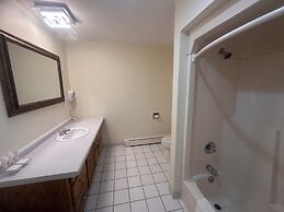 Pictured Rocks Inn & Suites