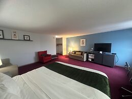 Pictured Rocks Inn & Suites