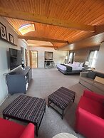 Pictured Rocks Inn & Suites