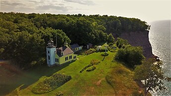 Pictured Rocks Inn & Suites