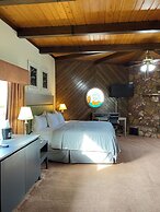 Pictured Rocks Inn & Suites