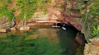 Pictured Rocks Inn & Suites