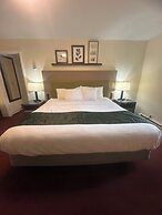 Pictured Rocks Inn & Suites