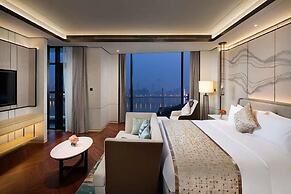 Howard Johnson Yacht Club Hotel