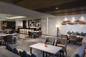 Howard Johnson Yacht Club Hotel