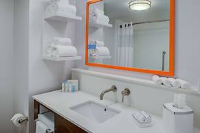 Hampton Inn & Suites Wixom