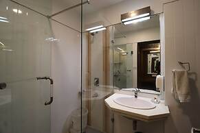 Hotel Rajhans Regent