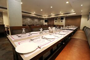 Hotel Rajhans Regent