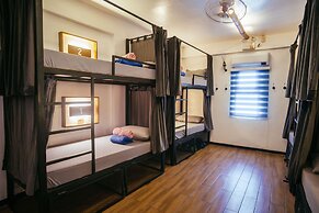 Outpost Beach Hostel - Adults Only