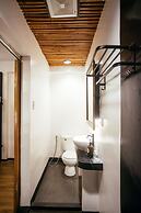 Outpost Beach Hostel - Adults Only