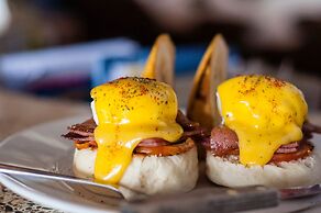 Outpost Beach Hostel - Adults Only