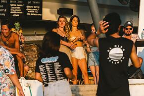 Outpost Beach Hostel - Adults Only