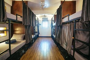 Outpost Beach Hostel - Adults Only