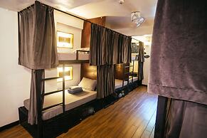 Outpost Beach Hostel - Adults Only