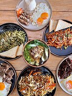 Outpost Beach Hostel - Adults Only