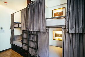 Outpost Beach Hostel - Adults Only