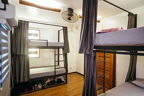 Outpost Beach Hostel - Adults Only