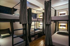 Outpost Beach Hostel - Adults Only