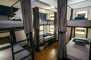 Outpost Beach Hostel - Adults Only