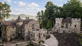 HIGHLANDS CASTLE overlooking Lake George.. plus 2 other Castles!